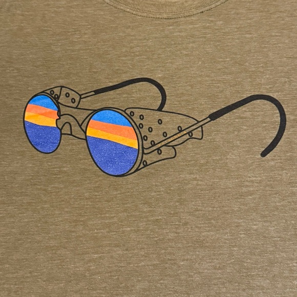Patagonia Men’s Slim Fit Sunglasses Logo T-Shirt - Picture 3 of 4